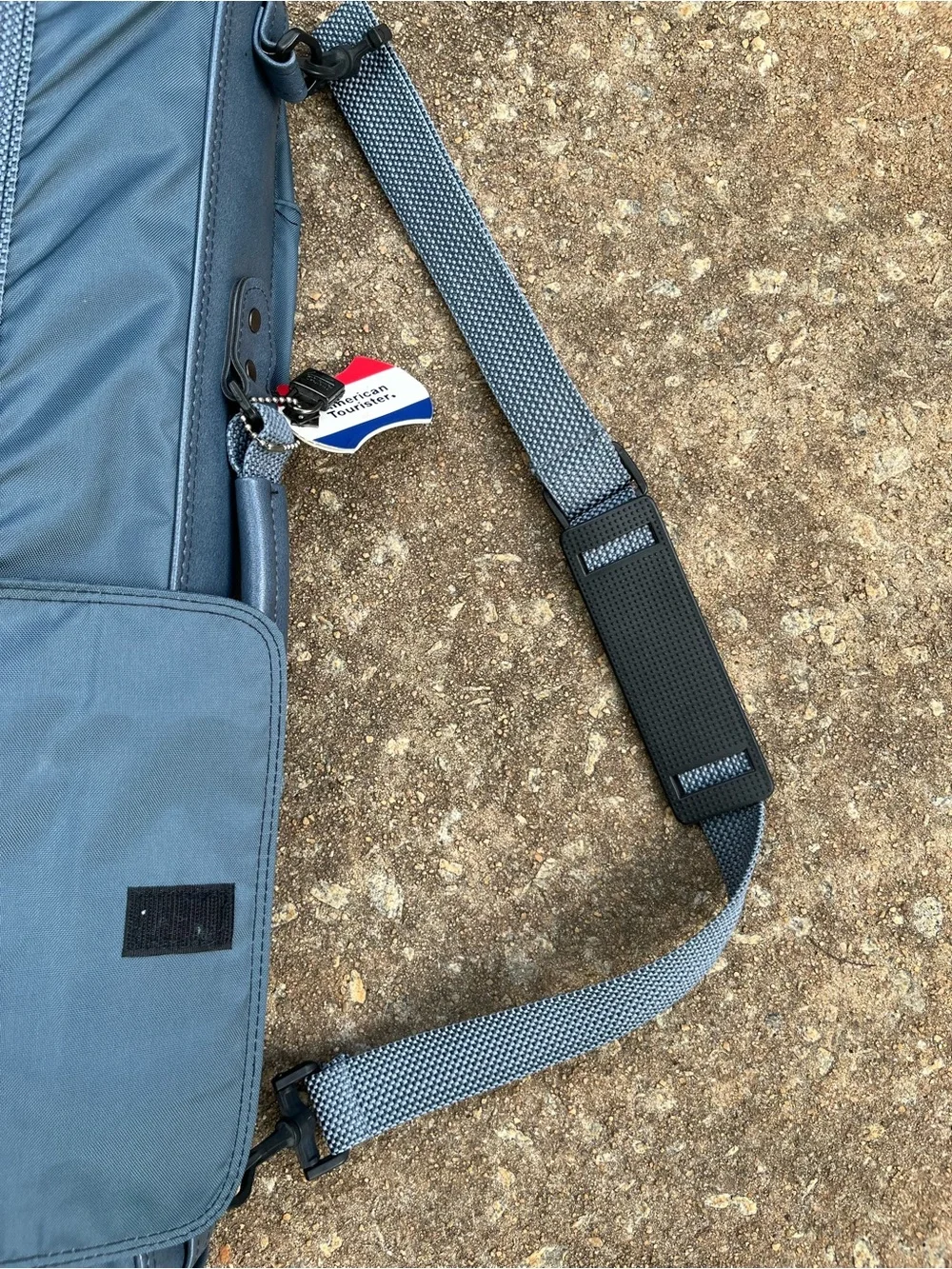 American Tourister Navy Garment Bag with Shoulder Strap Great condition.